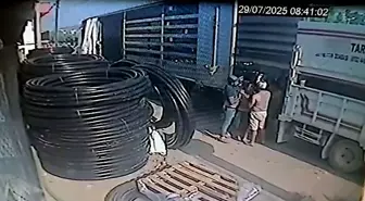 Mersin'de İşçi Kamyonet ve TIR Arasında Sıkışarak Hayatını Kaybetti