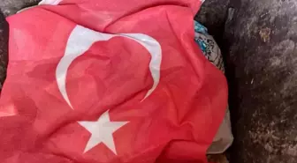 Genç Temizlik İşçisinin Türk Bayrağına Saygısı Takdir Topladı