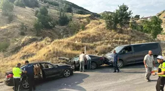 Bingöl'de Zincirleme Trafik Kazası: 5 Yaralı