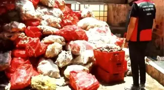 Adana'da Ruhsatsız İşletmede 5 Ton Paça ve Bağırsak Ele Geçirildi