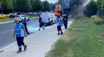 Bakırköy'de Seyir Halindeki Araç Alev Alev Yandı
