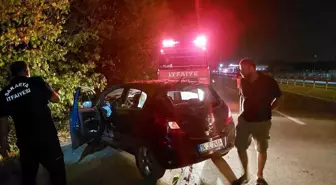 Sakarya'da Kontrolden Çıkan Araç Şarampole Yuvarlandı: Anne ve İki Çocuğu Yaralandı