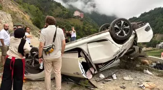 Giresun'da Otoparktan Yürüyüş Yoluna Düşen Otomobilde 4 Yaralı