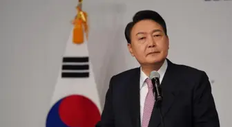 Güney Kore Mahkemesi, Eski Devlet Başkanı Yoon Suk Yeol'un Zorla Sorguya Getirilmesi Kararını Aldı