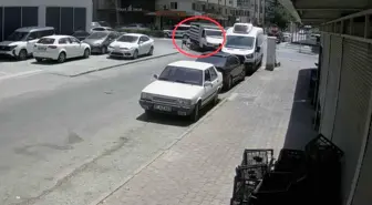 Antalya'da Alkollü Kamyonet Sürücüsü Motosikletle Çarpıştı, Yaralı Var