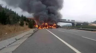 Mersin'de Elyaf Yüklü Tır Devrildi, Yangın Çıktı