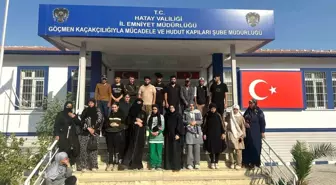 Hatay'da Tıka Basa Dolsu Minibüste 24 Kaçak Göçmen Yakalandı