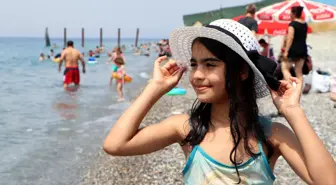 Van Gölü'nde Serinlemek İçin Akın Var