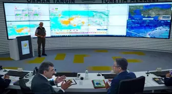 Yangın Yönetim Merkezi'ndeki toplantıda bakanlar orman yangınlarını ele aldı