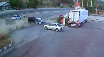 Burdur'da Otomobil ile Minibüs Çarpıştı: 6 Yaralı