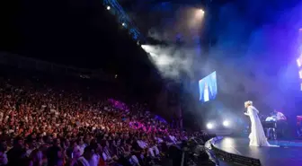 Ajda Pekkan Harbiye Açıkhava'da Unutulmaz Bir Konser Verdi
