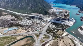 Çin'in Tibet Bölgesi'nde Karayolu Taşımacılığına 401,9 Milyar Yuan Yatırım Yapıldı