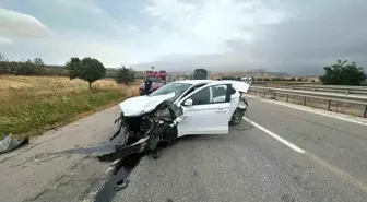 Amasya'da Otomobil Tıra Çarptı