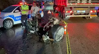 Polatlı'da Otomobil ile Tır Kafa Kafaya Çarpıştı: 1 Ölü