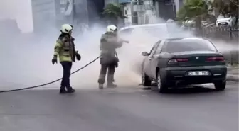 Ataşehir'de Seyir Halindeki Araçta Yangın