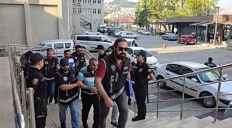 Zonguldak'ta Tefecilik İddiası: 3 Kardeş ve Babalara Tutuklama