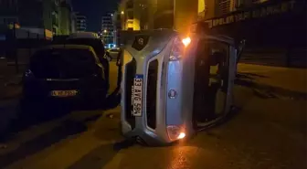 Beylikdüzü'nde Otomobil ile Hafif Ticari Araç Çarpıştı
