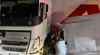 Gaziantep'te TIR ile Minibüs Çarpıştı: 1 Ölü, 1 Yaralı