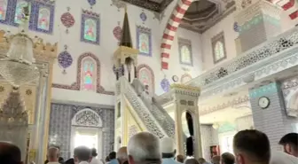 17 Yaşındaki Hafız Abdulkadir Ayaz, Saray Camisi'nde İlk Hutbesini Verdi