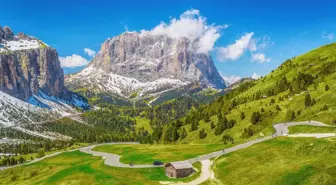 Dolomitler'de Turist Yoğunluğuna Karşı Turnikeli Geçiş Sistemi Kuruldu