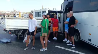 Antalya'da Tur Midibüsü Kazası: Trafic Uzun Süre Kapalı Kaldı