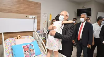 Kemal Kılıçdaroğlu, Lösemili Aylin'i Ziyaret Etti