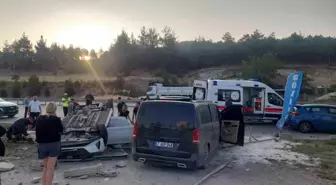 Burdur'da Midibüs ile Otomobil Çarpıştı: 6 Yaralı