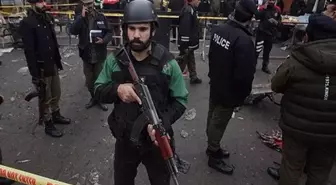 Pakistan'da silahlı soygunculardan polise saldırı: 5 ölü, 2 yaralı