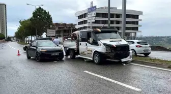 Samsun'da Kamyonet ile Otomobil Çarpıştı: 3 Yaralı