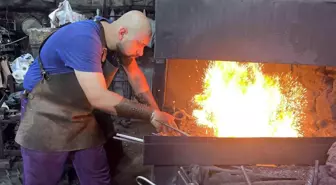 İzmir'de Aşırı Sıcaklar Meslek Grubunu Zorluyor