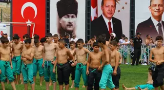 Keçiören'de 2'nci Geleneksel Taha Akgül Karakucak Güreşleri Başladı