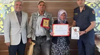 Bolvadin'de Yaşlı Çift, Evi ve Arazisini Jandarma Vakfı'na Bağışladı