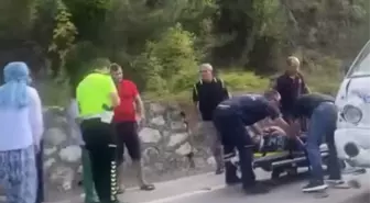 Bursa'da Kamyonet ile Otomobil Çarpıştı: 4 Yaralı
