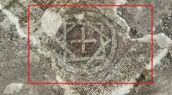 Diyarbakır'da mezar kazısında Davut Yıldızı mozaik ve 6 satırlık dilekçe yazısı ortaya çıktı