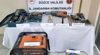 Düzce'de Kaçakçılık Operasyonu: Çok Sayıda Eşya Ele Geçirildi