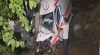 Bursa'da Ambulans ile Kamyonet Çarpıştı: 1 Ölü, 4 Yaralı