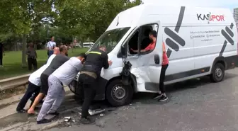 Kartal'da Zincirleme Kaza: Motosiklet Devrildi, İki Araç Çarptı