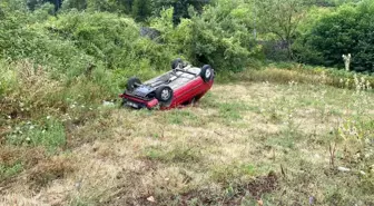 Kocaeli'de Kontrolden Çıkan Otomobil Ev Bahçesine Uçtu