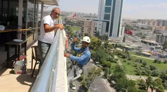 Şanlıurfa'da Endüstriyel Dağcılar Metrelerce Yükseklikte Çalışıyor