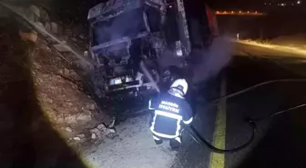 Mardin'de Yangın: Seyir Halindeki Tır Alev Alev Yandı