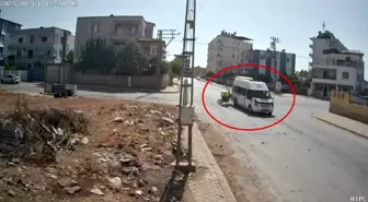 Hatay'da Motosiklet ile Minibüs Çarpıştı: 2 Yaralı