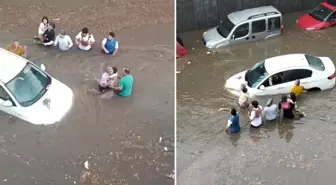 Denizli'de sağanak yağış hayatı felç etti, onlarca vatandaş alt geçitte mahsur kaldı