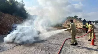 Mersin'de Seyir Halindeki Araç Yangını