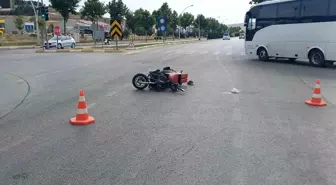Çorum'da Kırmızı Işık İhlali Elektrikli Motosiklet Kazasına Neden Oldu