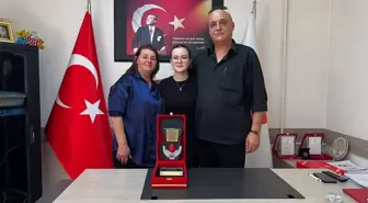 47. Kan Bağışında Bulunan Turgut Gürkan Masat'a Plaket