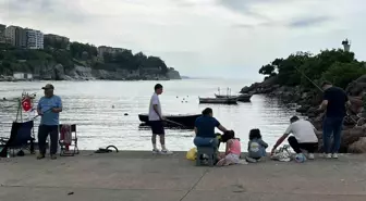 Akçakoca Limanı, Olta Balıkçılarına Ev Sahipliği Yapıyor