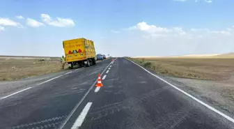 Akyaka'da Trafik Kazası: Maddi Hasar Oluştu
