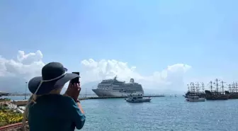 602 ABD Vatandaşı ile 'Nautica' Kruvaziyeri Alanya'ya Demir Attı