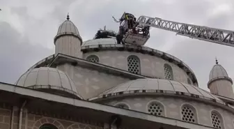 İznik'te Ayağı Kırılan Leylek, İtfaiye Ekipleri Tarafından Kurtarıldı