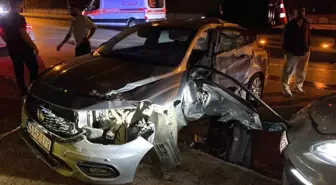 Kartepe'de İki Otomobil Çarpıştı: 4 Yaralı